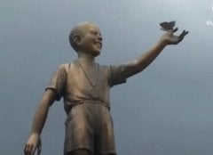 obama statue